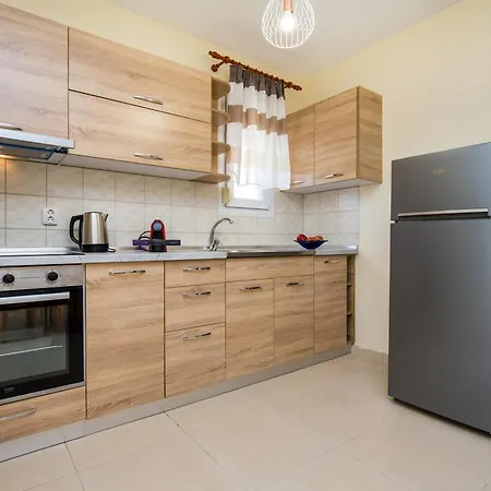 Апартаменты House Litsa 1 In